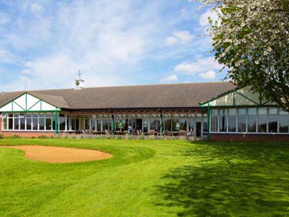 Lutterworth Golf Club Clubhouse and Patio overlooking the 18th green